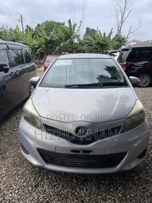 Toyota Vitz 1.3 FWD 5dr 2013 Silver