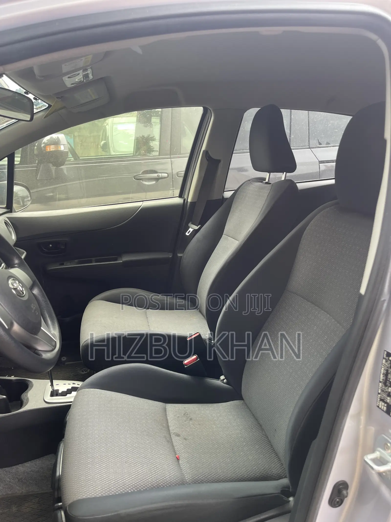 Toyota Vitz 1.3 FWD 5dr 2013 Silver