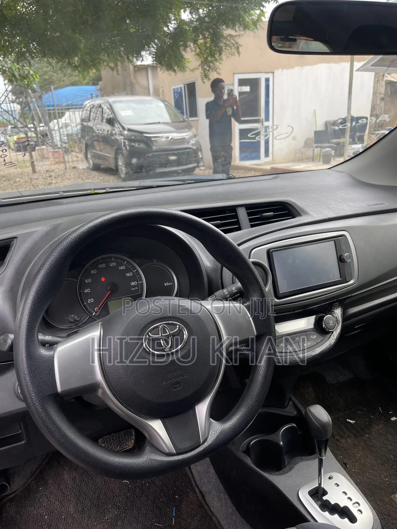 Toyota Vitz 1.3 FWD 5dr 2013 Silver
