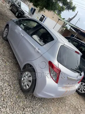Toyota Vitz 1.3 FWD 5dr 2013 Silver