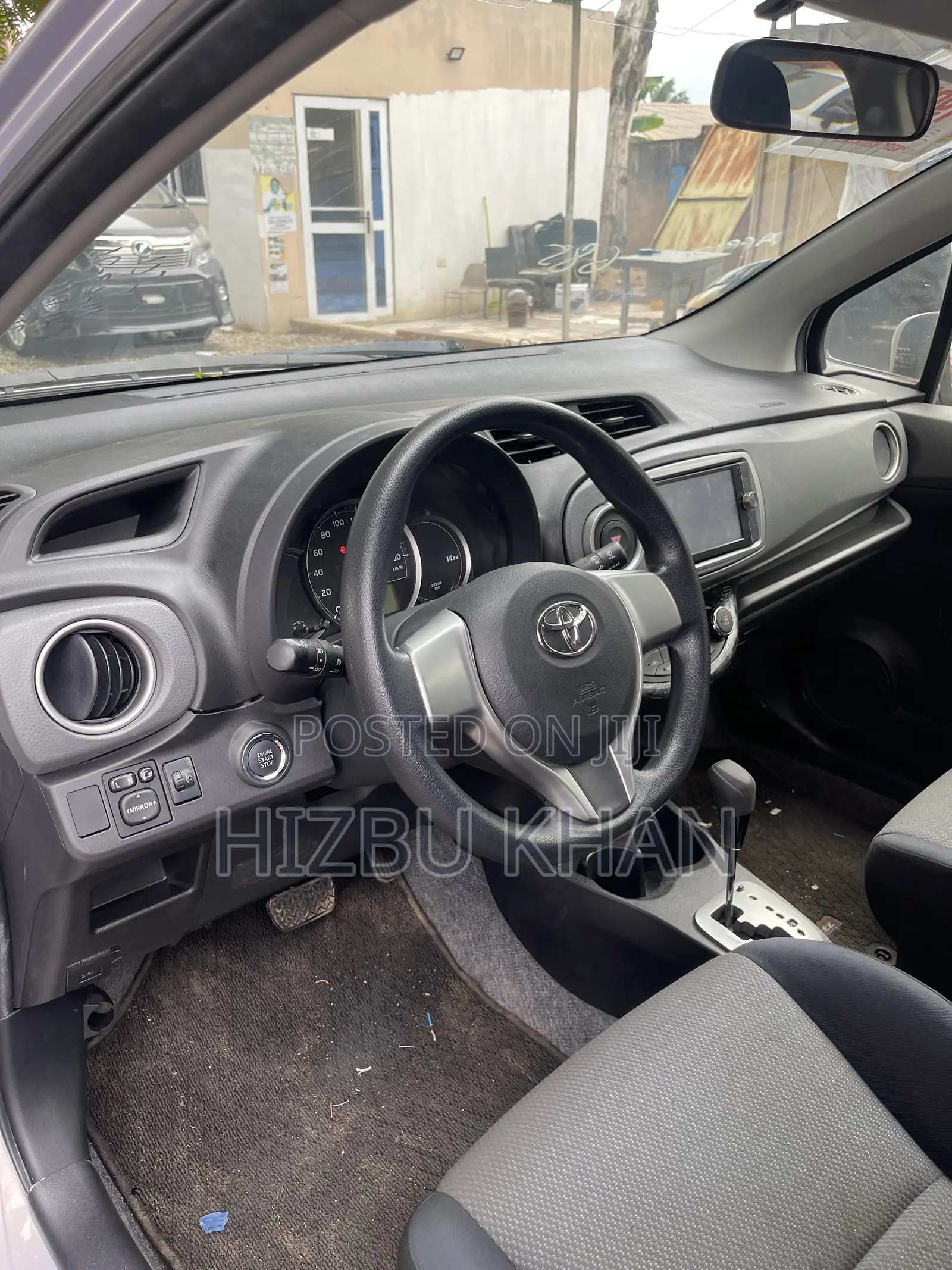 Toyota Vitz 1.3 FWD 5dr 2013 Silver