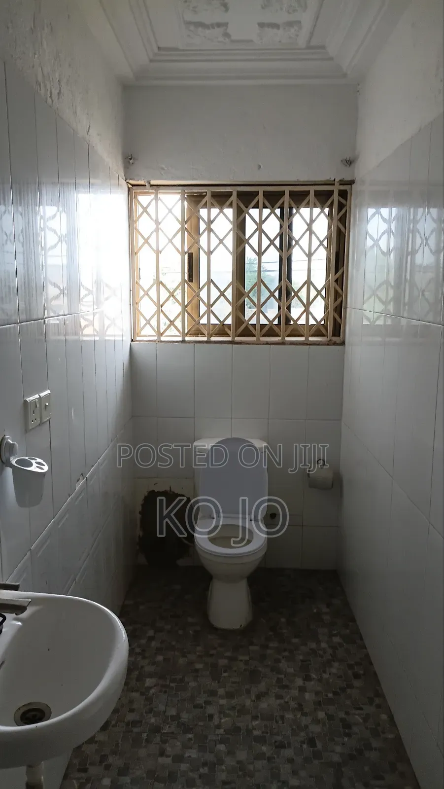 3bdrm Apartment in Little Roses Area for rent