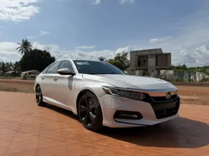 Honda Accord 2018 Off white