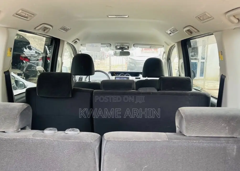 Toyota Voxy X L Edition 2WD 8-Seater 2012 Matt Black