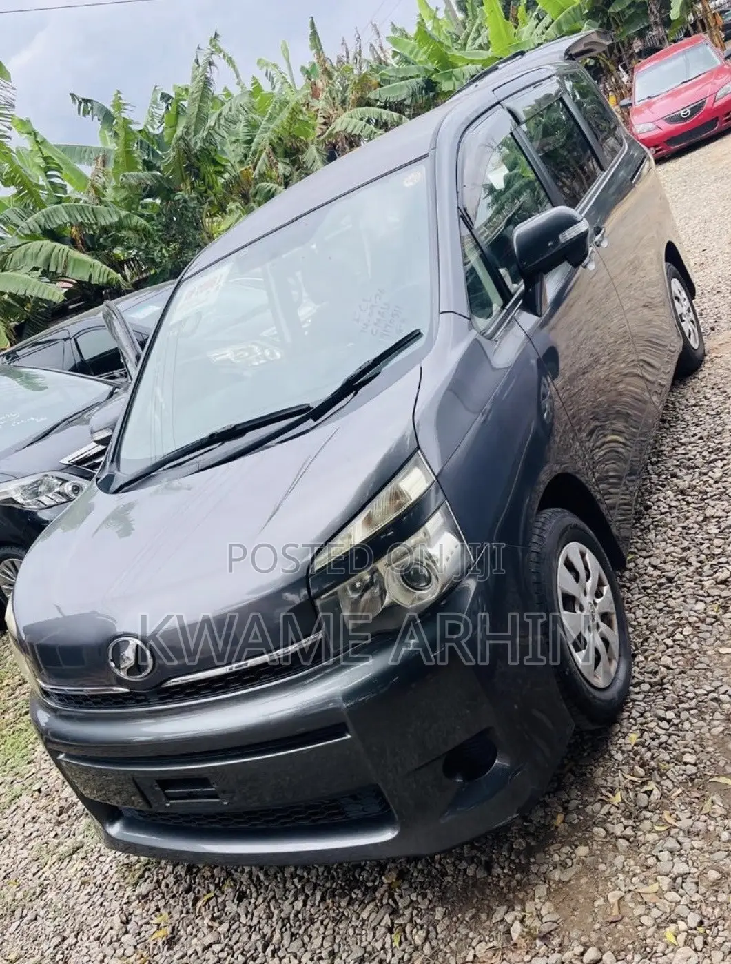 Toyota Voxy X L Edition 2WD 8-Seater 2012 Matt Black