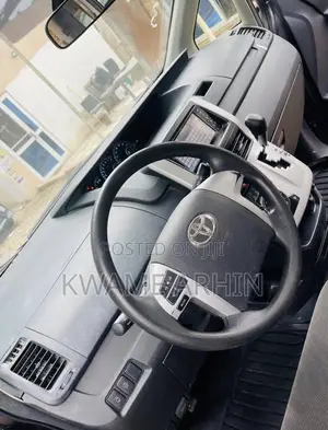 Toyota Voxy X L Edition 2WD 8-Seater 2012 Matt Black