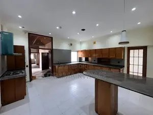 8bdrm House in Laryea Homes, Boundary Road Area for rent