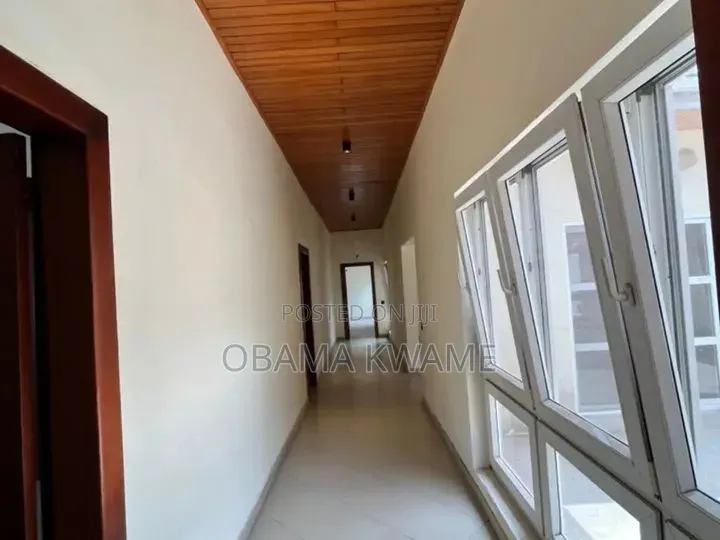 8bdrm House in Laryea Homes, Boundary Road Area for rent