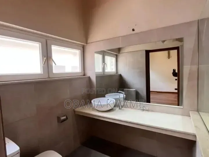 8bdrm House in Laryea Homes, Boundary Road Area for rent