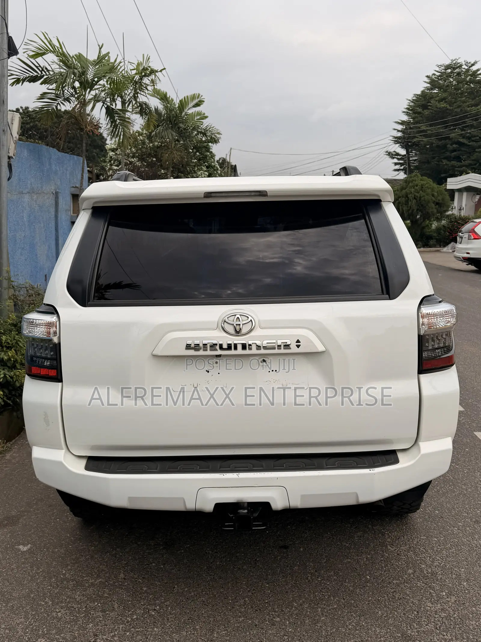 Toyota 4-Runner SR5 2021 White