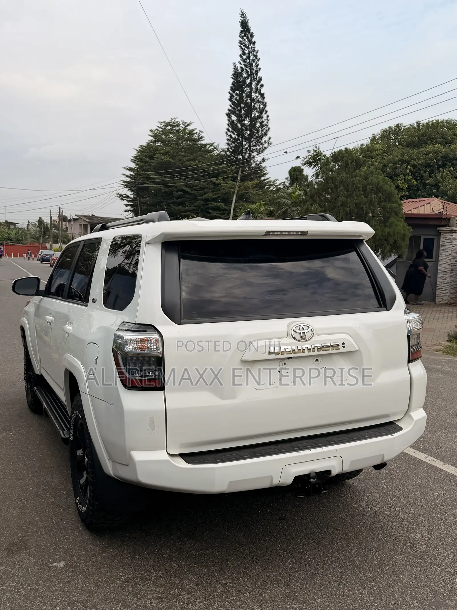 Toyota 4-Runner SR5 2021 White