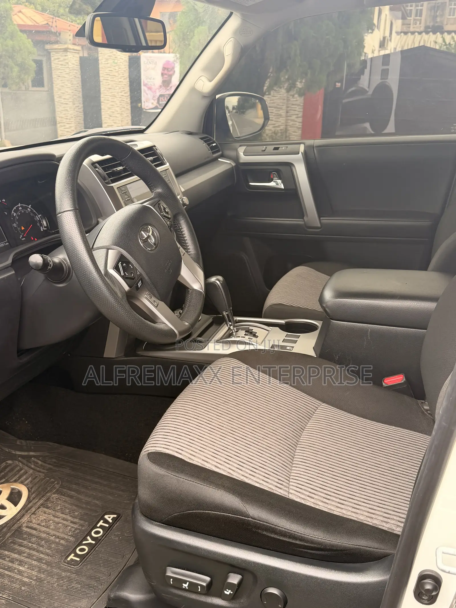 Toyota 4-Runner SR5 2021 White