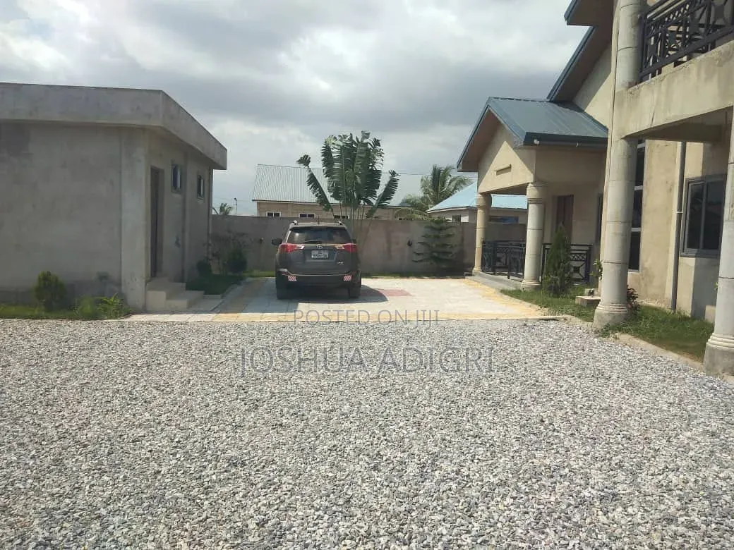 7bdrm House in Accra Metropolitan for sale