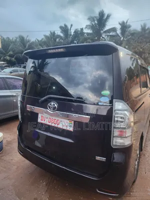 Toyota Voxy X 2WD 8-Seater 2012 Black
