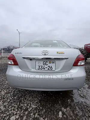 Toyota Belta 2012 Silver