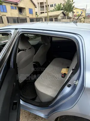 Toyota Vitz 1.3 AWD 3dr 2013 Blue