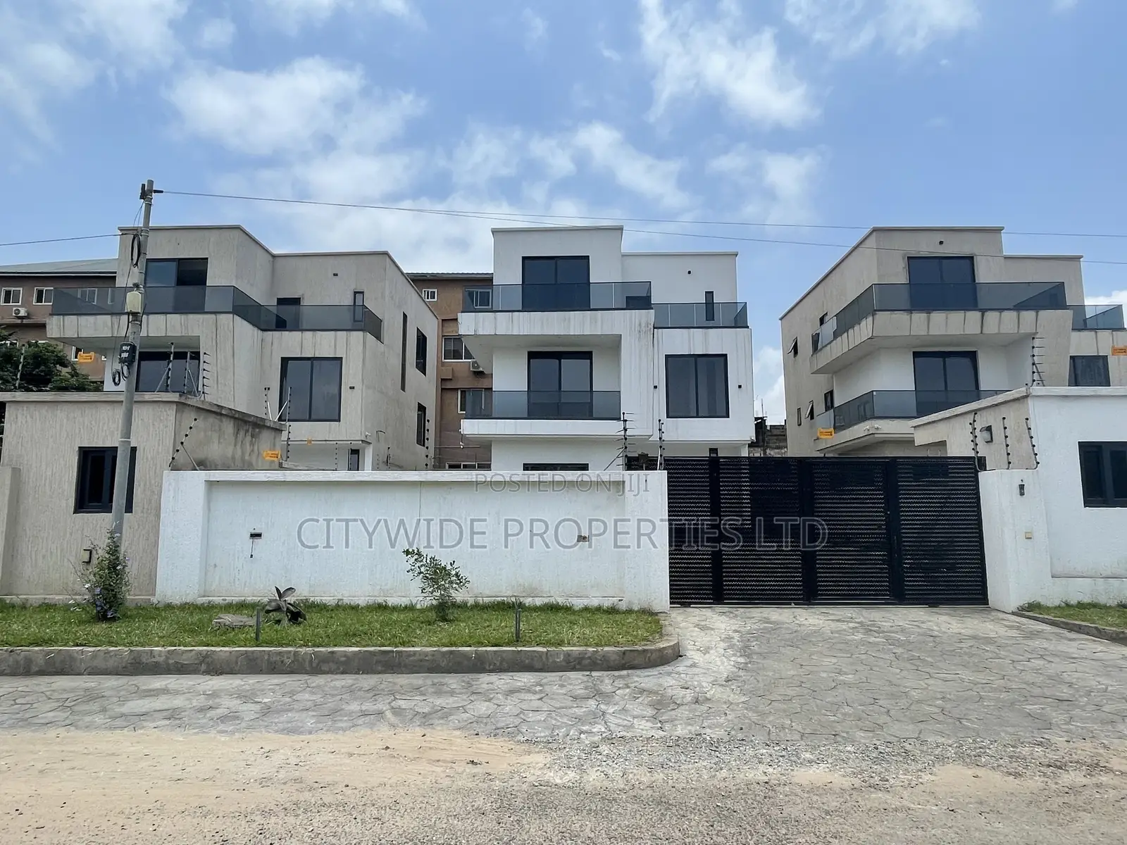 4bdrm House in Abelemkpe, Methodist Church Area for sale