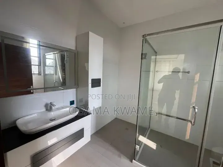 4bdrm House in Laryea Homes, A&C Mall Area for rent