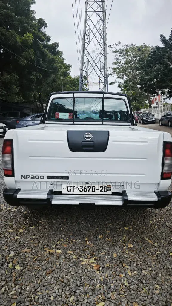 Nissan Hardbody 2020 White