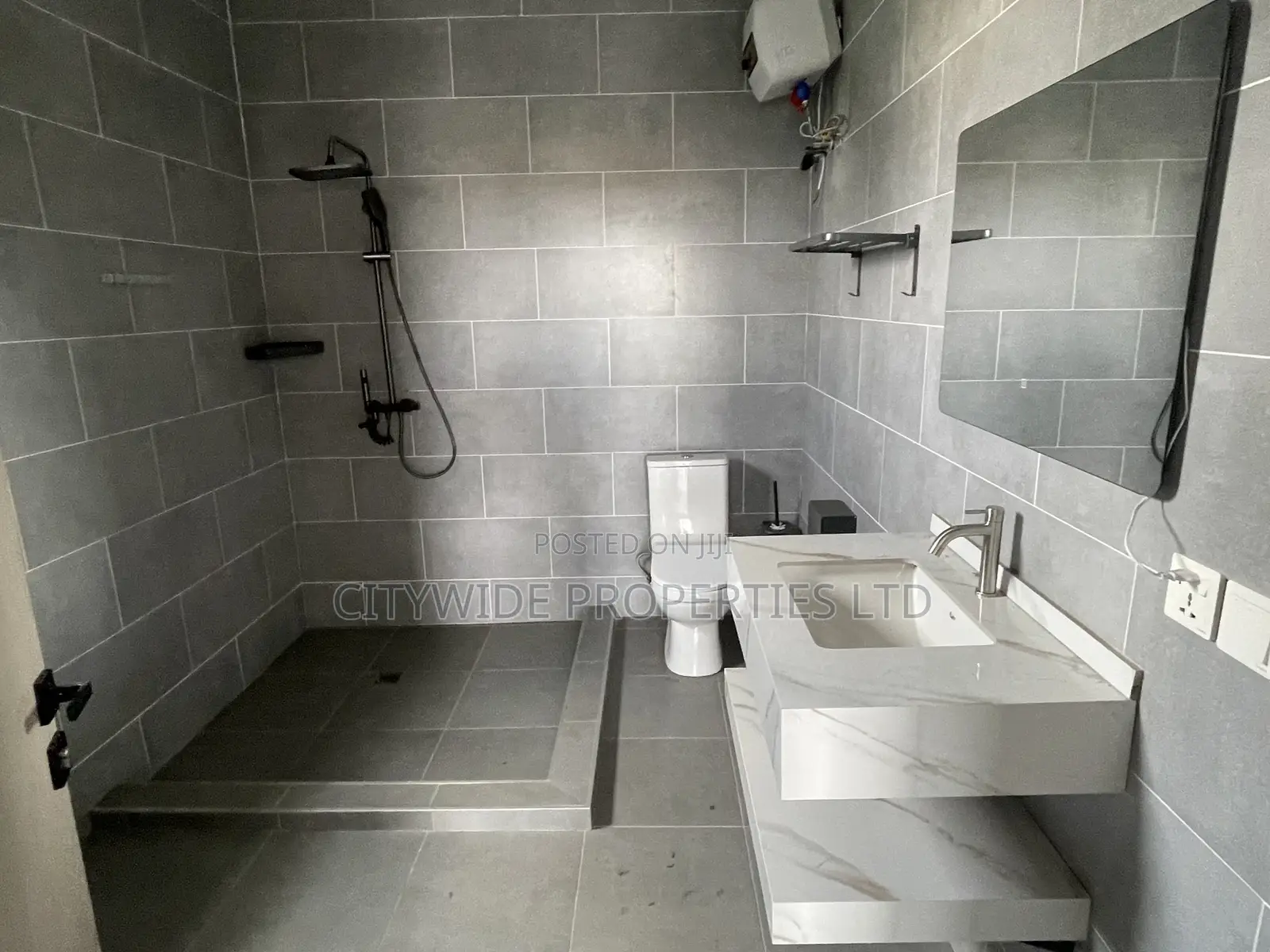4bdrm House in Abelemkpe, Methodist Church Area for sale