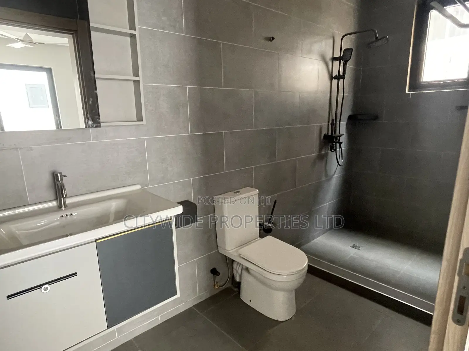 4bdrm House in Abelemkpe, Methodist Church Area for sale