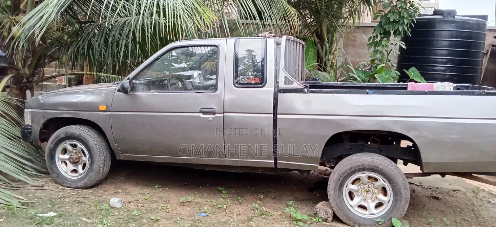 Nissan Hardbody 2012