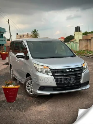 Toyota Noah 2.0 FWD (8 Seater) 2015 Silver
