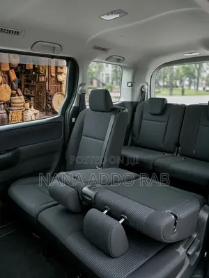 Toyota Noah 2.0 FWD (8 Seater) 2015 Silver