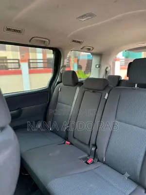 Toyota Noah 2.0 FWD (8 Seater) 2015 Silver