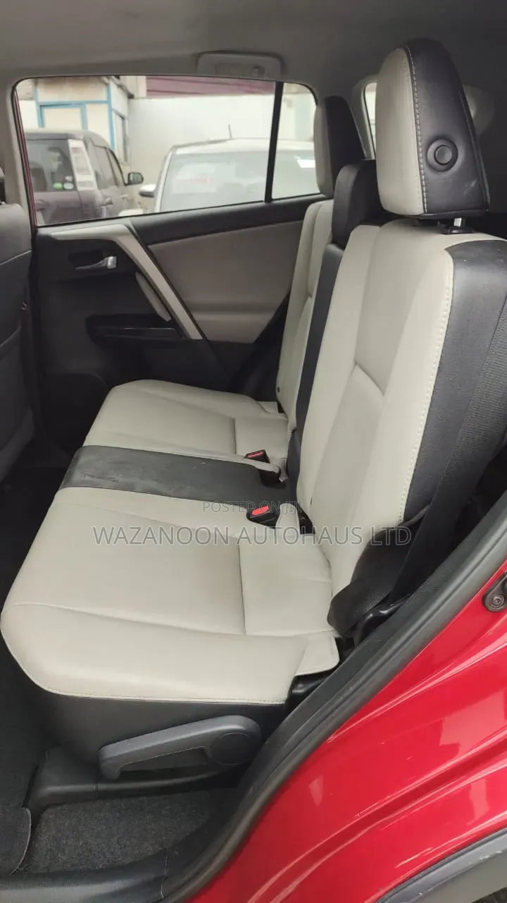 Toyota RAV4 XLE AWD (2.5L 4cyl 6A) 2017 Red