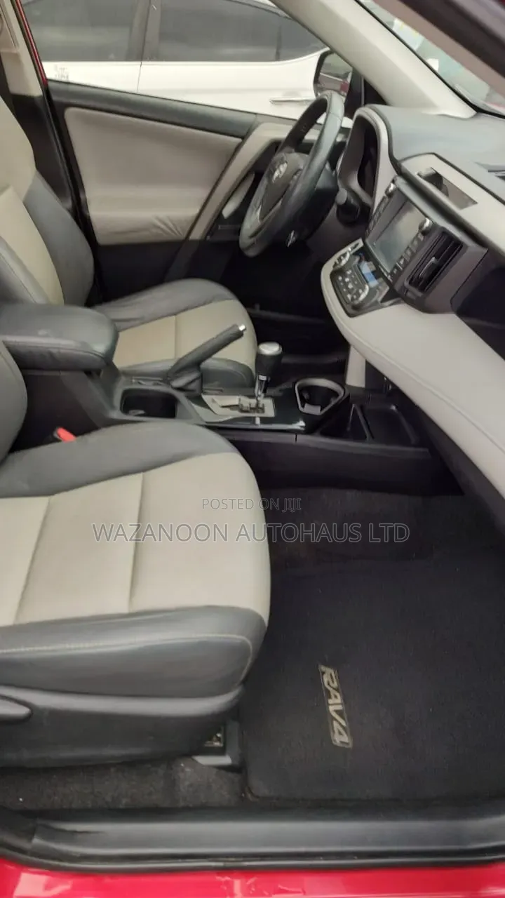 Toyota RAV4 XLE AWD (2.5L 4cyl 6A) 2017 Red
