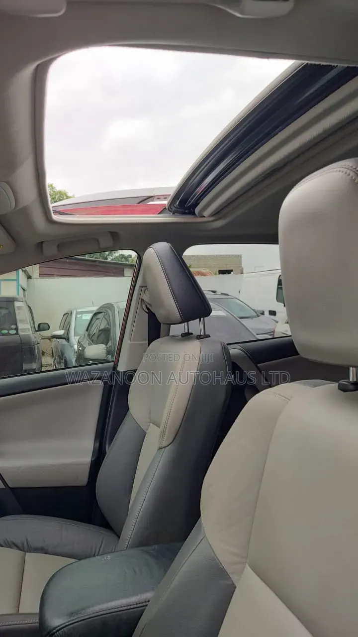 Toyota RAV4 XLE AWD (2.5L 4cyl 6A) 2017 Red