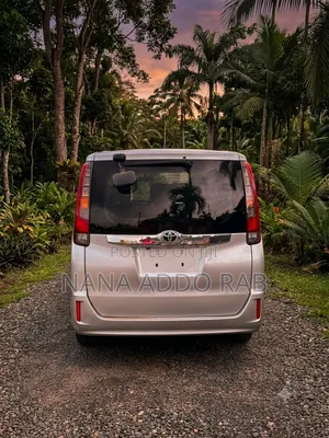 Toyota Noah 2.0 FWD (8 Seater) 2015 Silver