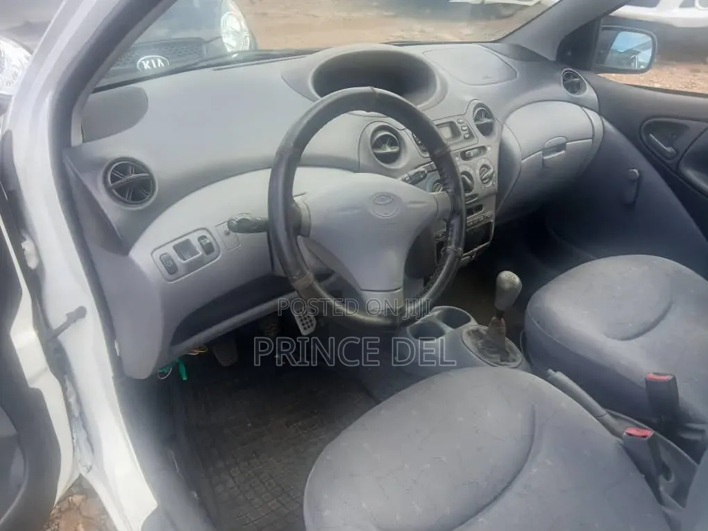 Toyota Yaris 1999 White