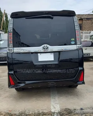 Toyota Voxy V 2WD 7-Seater 2016 Black