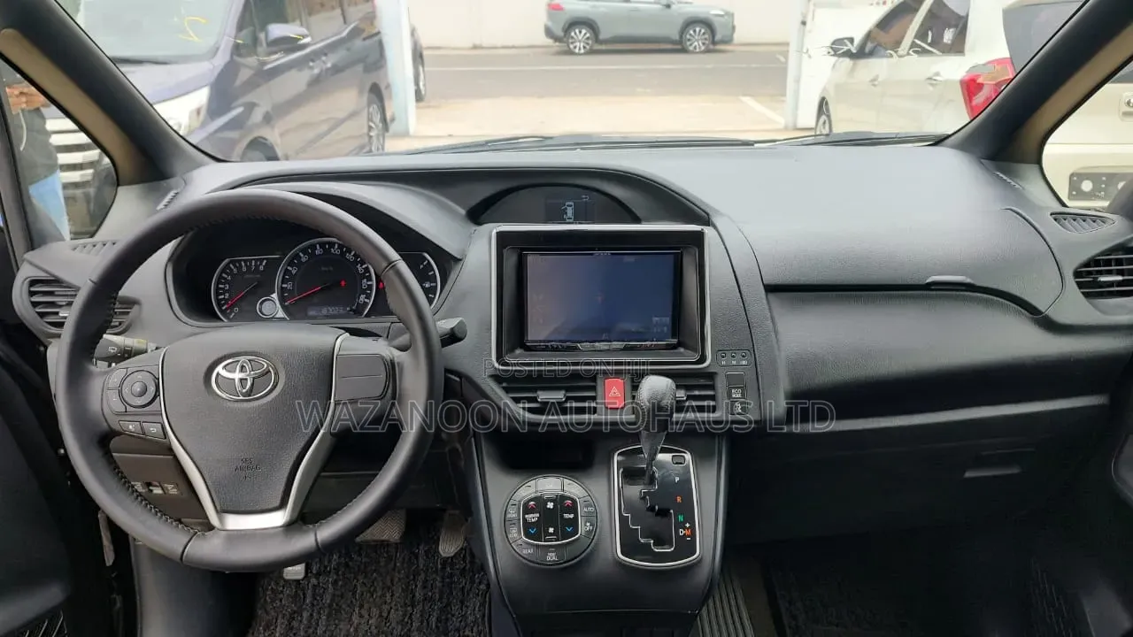 Toyota Voxy V 2WD 7-Seater 2016 Black