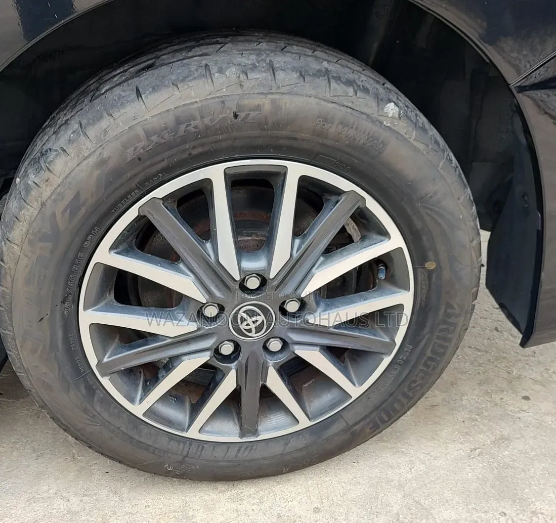 Toyota Voxy V 2WD 7-Seater 2016 Black