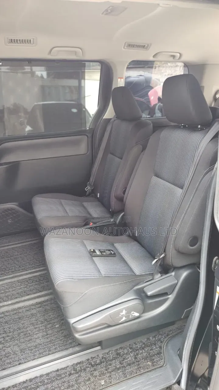 Toyota Voxy V 2WD 7-Seater 2016 Black