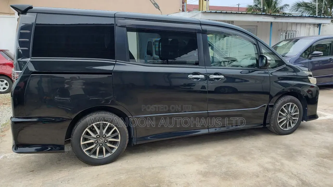 Toyota Voxy V 2WD 7-Seater 2016 Black