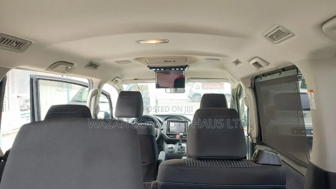 Toyota Voxy V 2WD 7-Seater 2016 Black