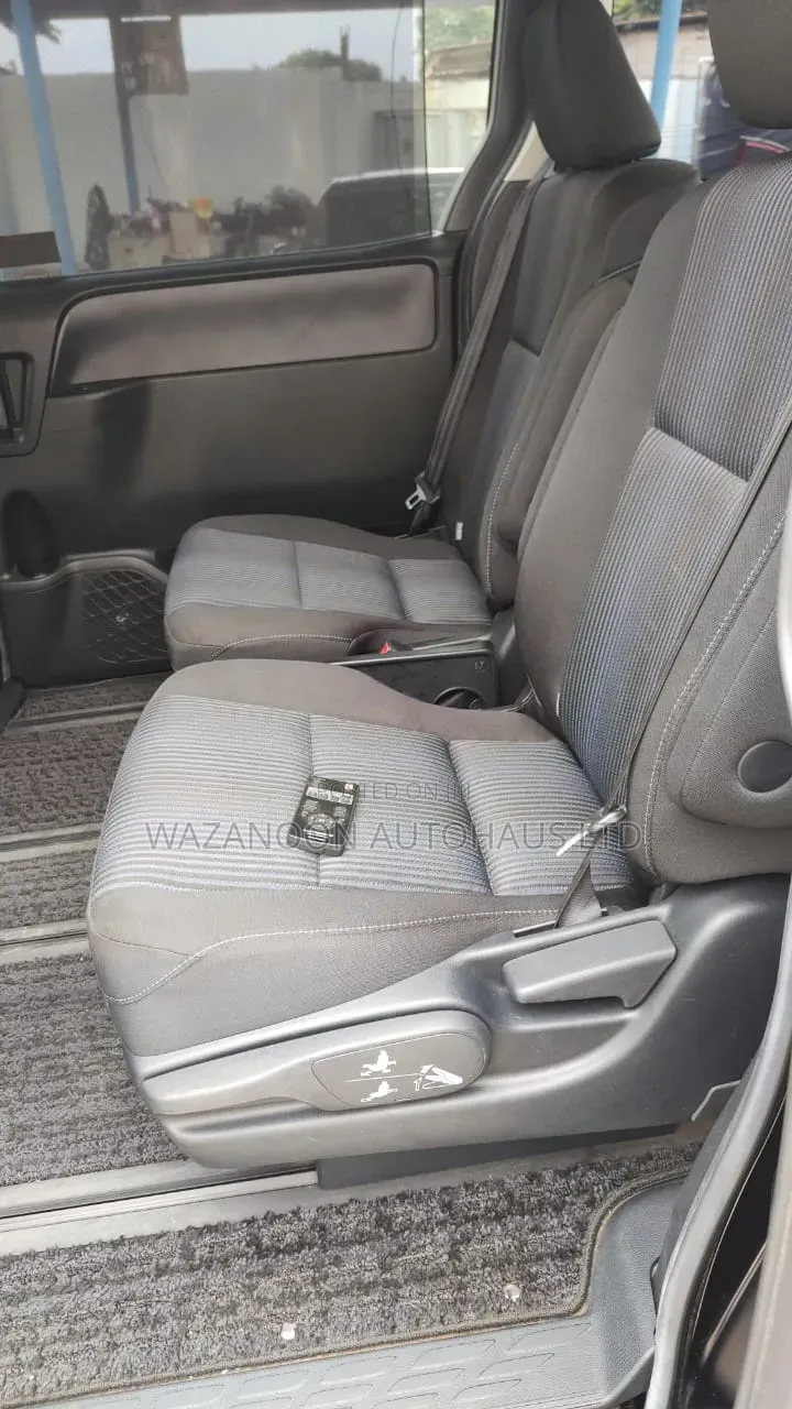 Toyota Voxy V 2WD 7-Seater 2016 Black