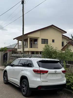 Toyota Highlander LE 4x2 (2.7L 4cyl 6A) 2018 White