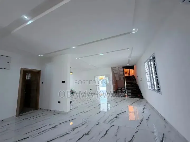5bdrm House in Laryea Homes, School Junction for sale