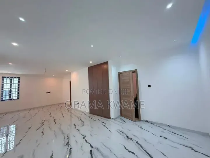 5bdrm House in Laryea Homes, School Junction for sale