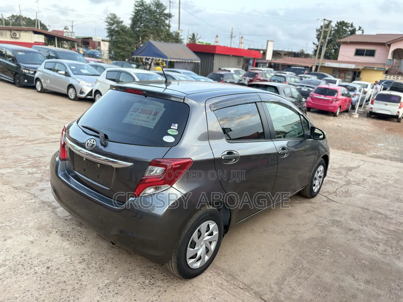 Toyota Vitz 1.3 FWD 5dr 2015 Gray