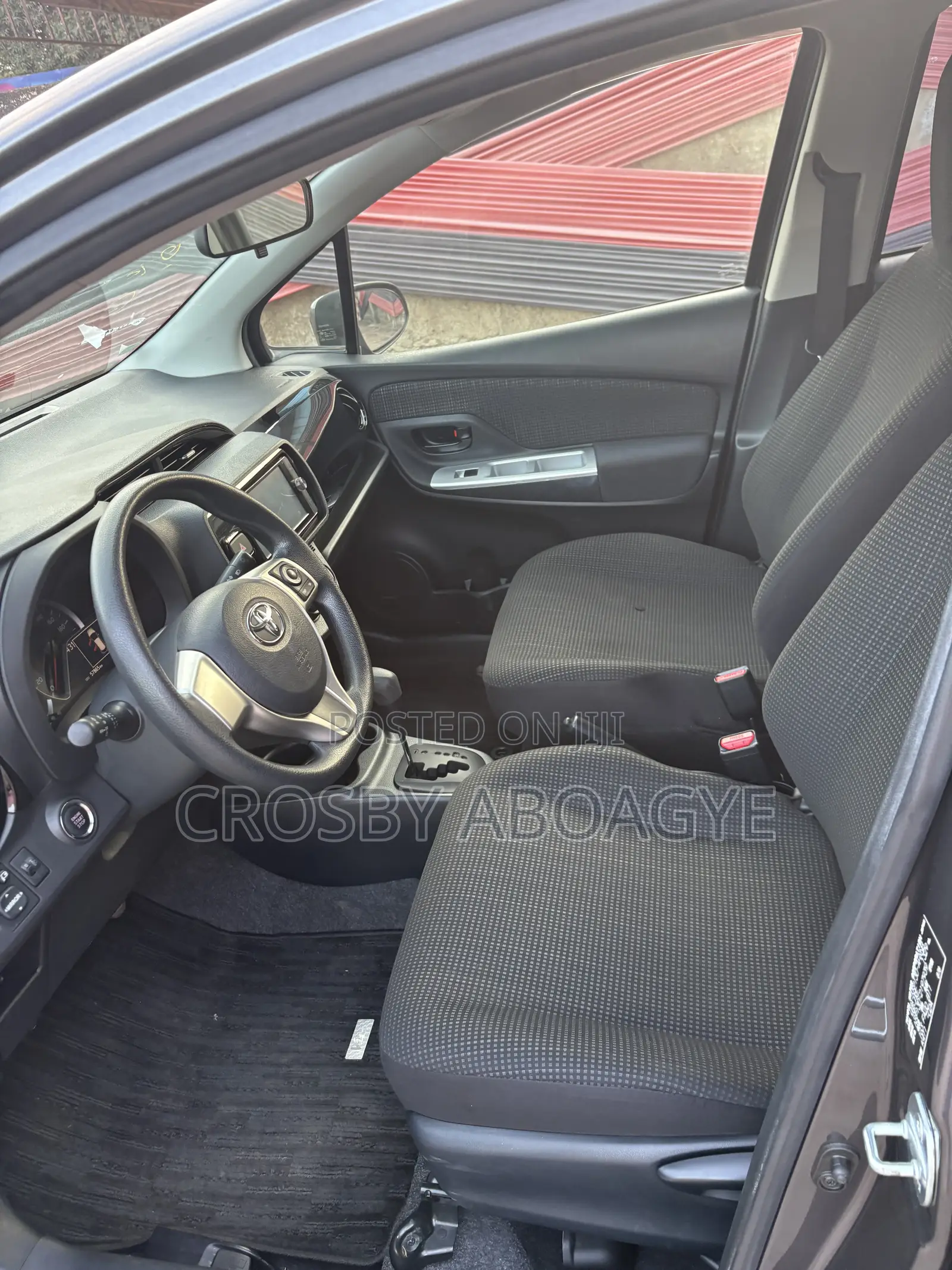 Toyota Vitz 1.3 FWD 5dr 2015 Gray