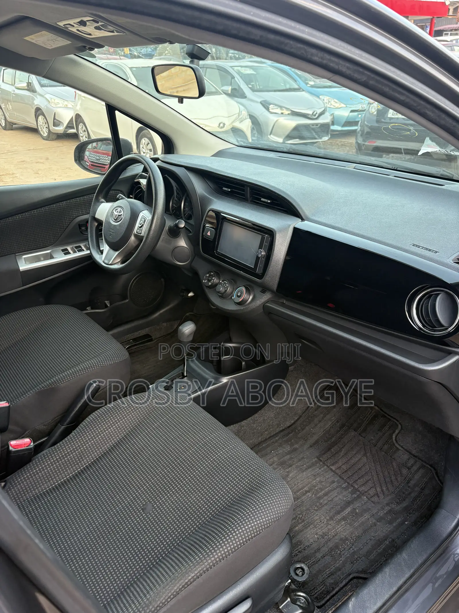 Toyota Vitz 1.3 FWD 5dr 2015 Gray
