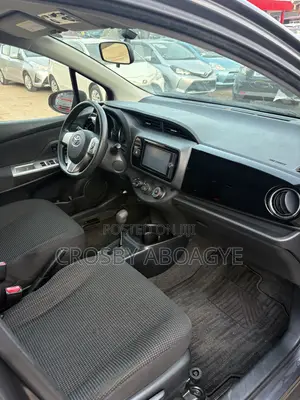 Toyota Vitz 1.3 FWD 5dr 2015 Gray