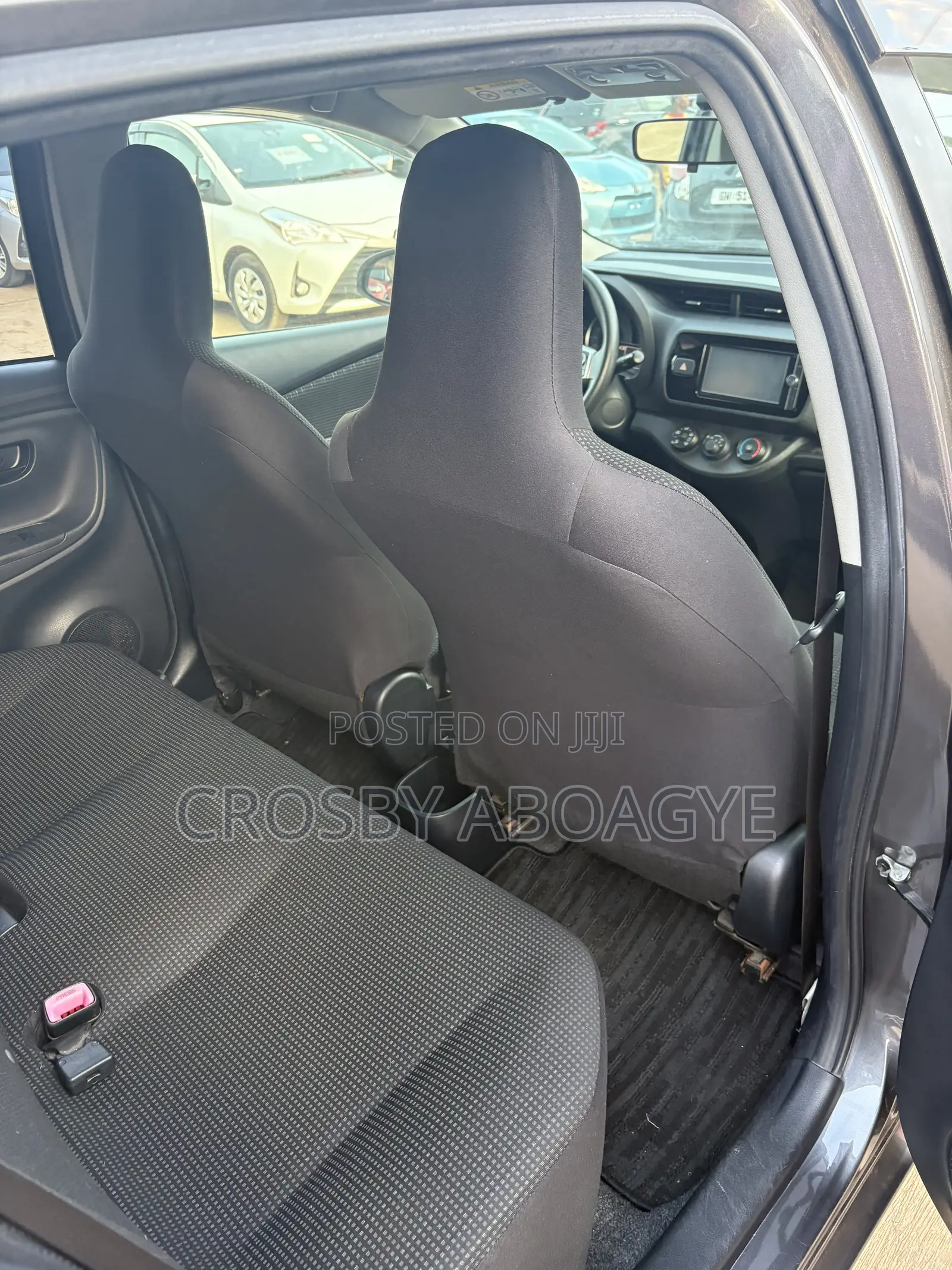 Toyota Vitz 1.3 FWD 5dr 2015 Gray