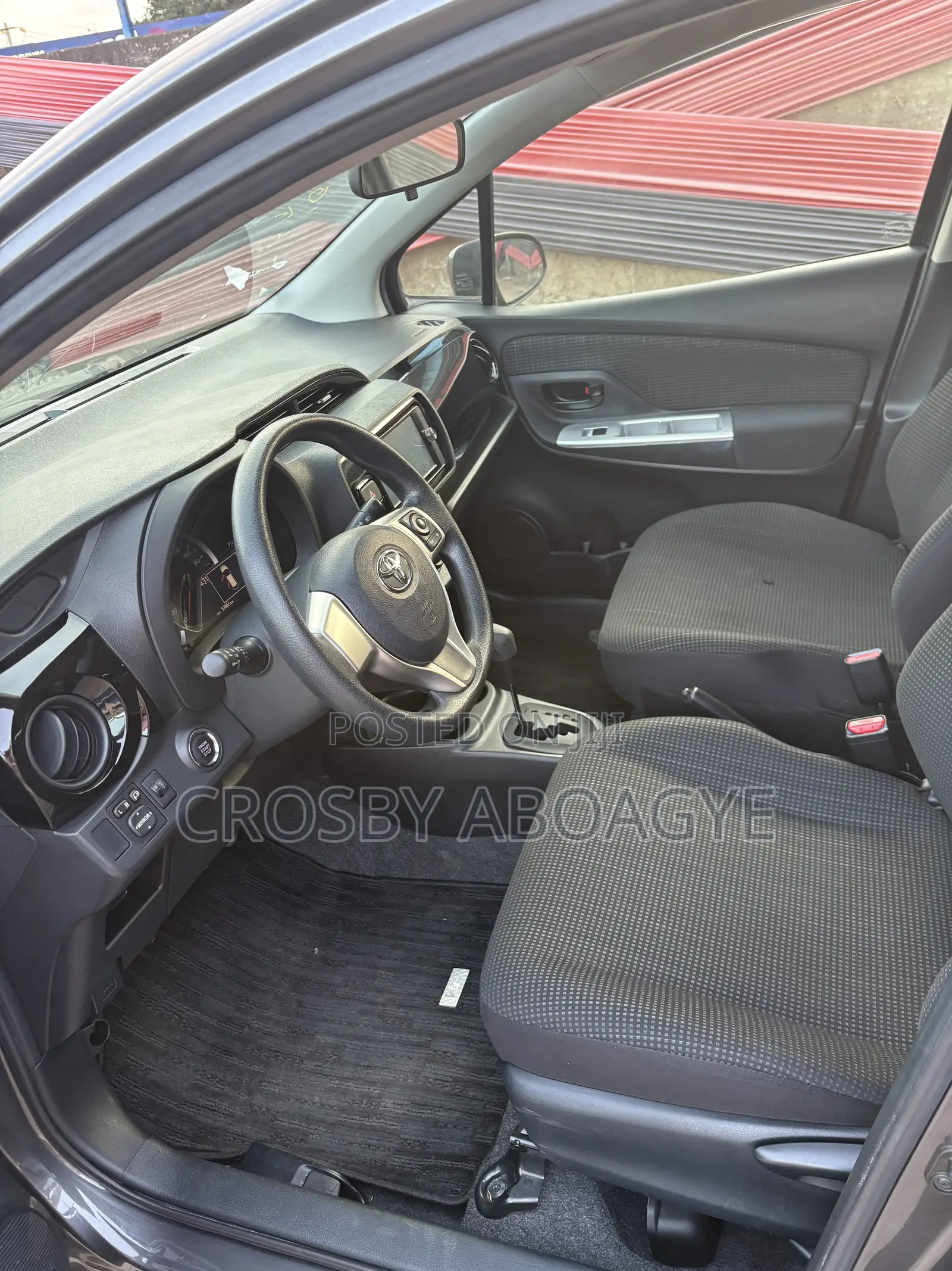 Toyota Vitz 1.3 FWD 5dr 2015 Gray